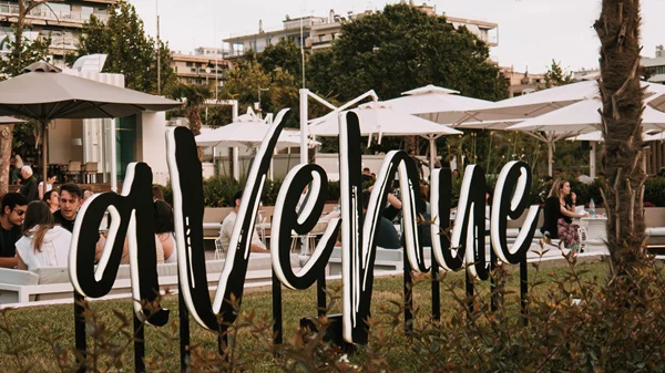 "Avenue": Μια all-day όαση για eating & drinking με θέα στο Θερμαϊκό