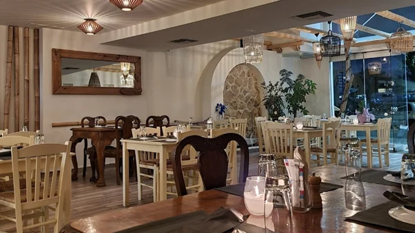 "Παπαφίγκος": Χριστουγεννιάτικα μεζεδοκαμώματα στην καρδιά του Πειραιά