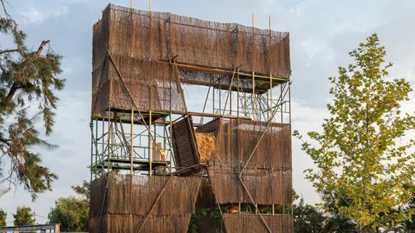 Ο μύθος της Περσεφόνης επαναπροσδιορίζεται στη γλυπτική εγκατάσταση του Κωστή Βελώνη