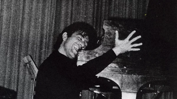 "Κοσμικό ανατομείο": Η ιδιαιτερότητα στην καλλιτεχνική έκφραση του Γρηγόρη Σεμιτέκολο