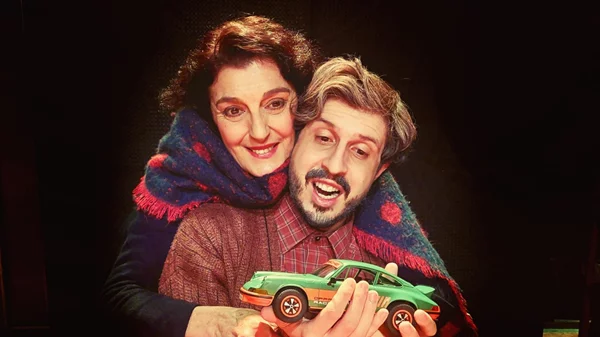 Για την αξία του "Μαζί", την αποδοχή και τη συμπερίληψη μιλά το έργο που μας συστήνει το θέατρο Altera Pars