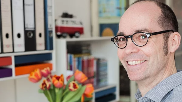 Ο Ίνγκο Ζίγκνερ έρχεται στην Ελλάδα παρέα με... τον δράκο και τα αξιολάτρευτα ποντίκια του