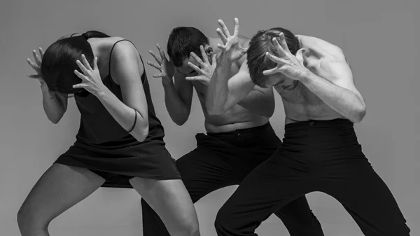 Χορός ενάντια στη βία: Η Εύα Σταυρογιάννη γράφει για το "Platform B, ένας αγώνας σιωπής"