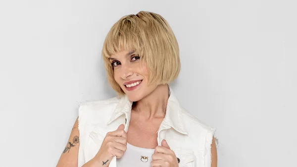 Η Ελεωνόρα Ζουγανέλη υποδέχεται το καλοκαίρι στο Άλσος