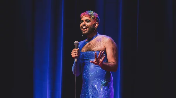 Για το Alok, η "κουήρ χαρά" είναι ο τρόπος του να υπάρχει σε έναν κόσμο που δεν το θέλει εδώ