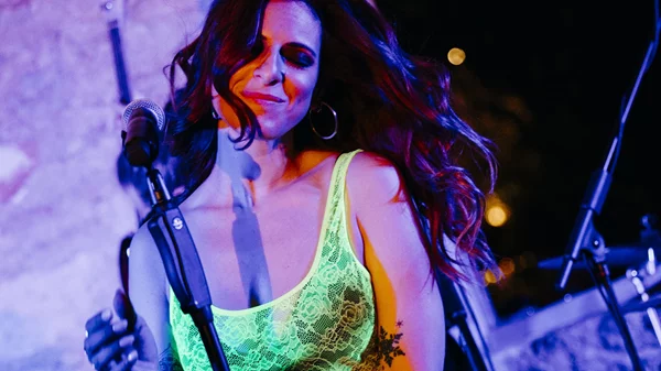 Ένα Halloween πάρτυ βγαλμένο από τα 80s στο A Liar Man