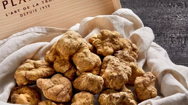 Τα μυστικά της ακαταμάχητης πολυτέλειας του γιορτινού τραπεζιού