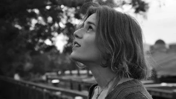 Εβδομάδα Ποίησης στο Αθηνόραμα: Η Δήμητρα Αγγέλου απαντά σε 10 ερωτήσεις