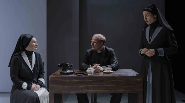 "Αξύριστα πηγούνια", "Μάκης", "Μ.Α.Ι.Ρ.Ο.Υ.Λ.Α.", "Αμφιβολία", "ΛΑΒ": Πέντε έργα, πέντε ανατρεπτικές παραστάσεις