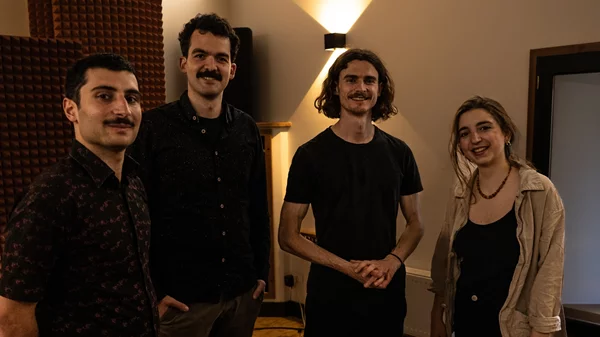 Ο Αντώνης Λεοντίδης παρουσιάζει τον νέο του δίσκο "Άσπρουγας"