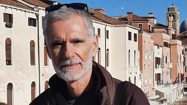 Ανδρέα Ρήγα, γιατί η "Αλήθεια είναι ψάρι του βυθού";