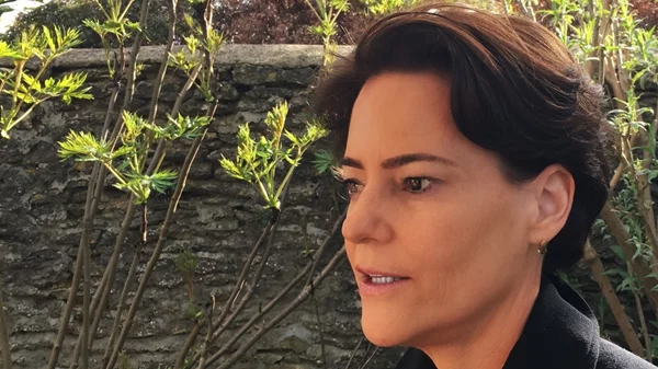 Η Martine d'Anglejan-Chatillon συζητά με την Αφροδίτη Γκόνου για τέχνη, AI και gaming στο Μουσείο Κυκλαδικής Τέχνης