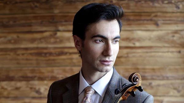 David Aaron Carpenter: "H βιόλα είναι ένα από τα πιο "ανθρώπινα" όργανα στη γη"