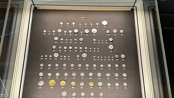 ΥΠΠΟ: Η συλλογή Αναστάση Παπαληγούρα δωρίζεται στο Νομισματικό Μουσείο