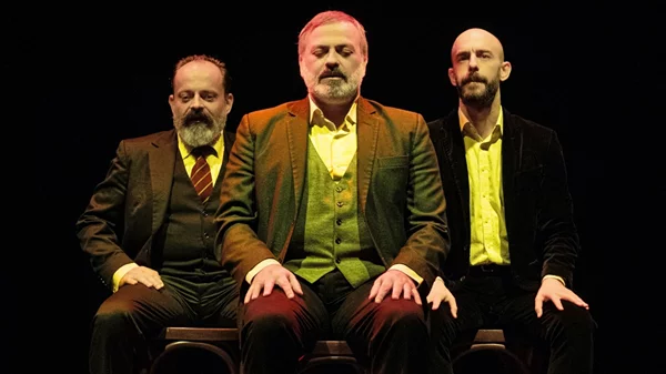 "Όταν έκλαψε ο Νίτσε": Ένα best-seller έγινε παράσταση-ψυχοθεραπεία και σαρώνει