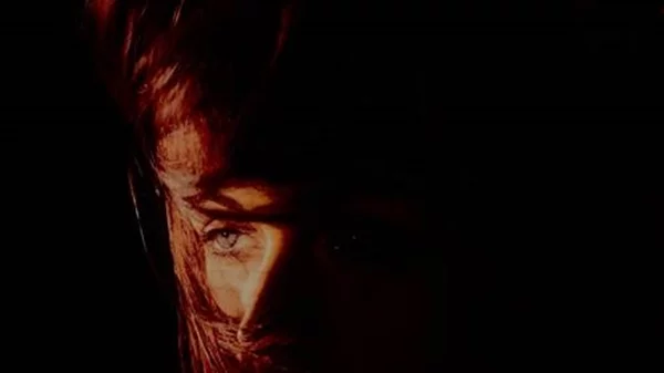 Η Julie Christmas έρχεται στο Fuzz