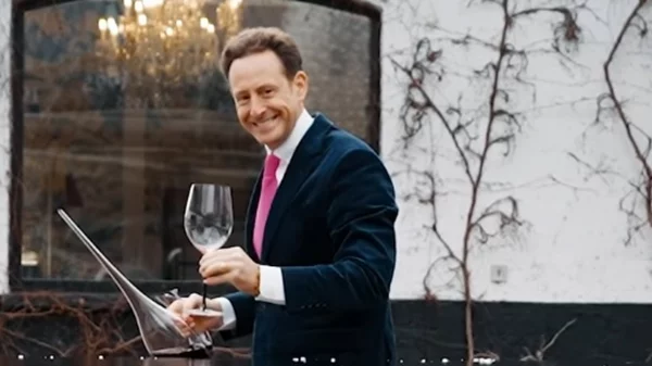 M.J. Riedel: Πότε έρχεται στην Αθήνα ο Michael Jordan των ποτηριών