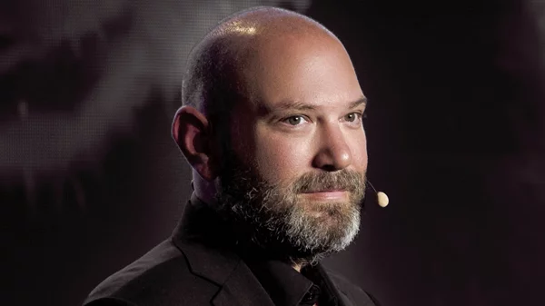 "Μέσα στο μυαλό σου": Σε καλοκαιρινή περιοδεία η παράσταση του Dr. Γιώργου Λάγιου