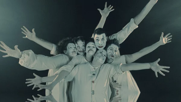 Εθνικό Θέατρο: Η περίφημη "Πανδώρα" ενέπνευσε μια παράσταση-τελετουργία στην Πειραματική Σκηνή Νέων Δημιουργών