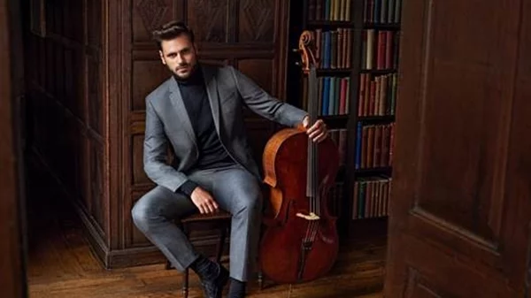 Ο ανήσυχος τσελίστας Hauser επιστρέφει στην Ελλάδα