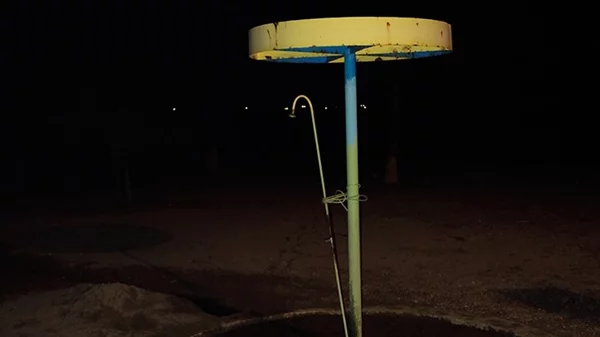 Ο Δημήτρης Γερακίτης επανεξετάζει τον ρομαντισμό των νυχτερινών τοπίων