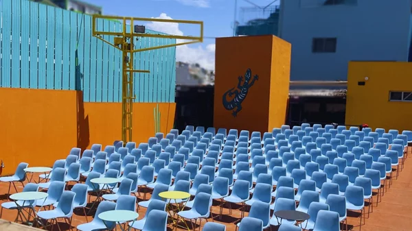 Στην ταράτσα του Λαμπέτη για θέατρο και συναυλίες