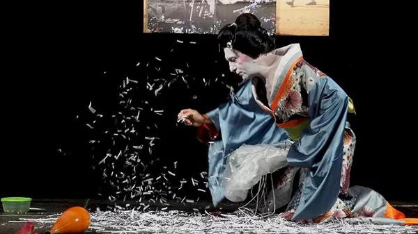 "Η τελετή του τσαγιού" με διερμηνεία στην Ελληνική Νοηματική Γλώσσα