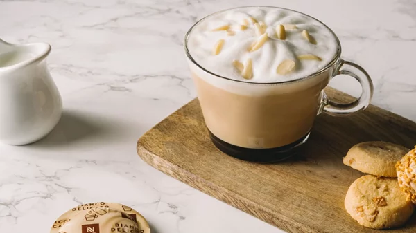 Συνταγές με φυτικό γάλα από την Nespresso Professional