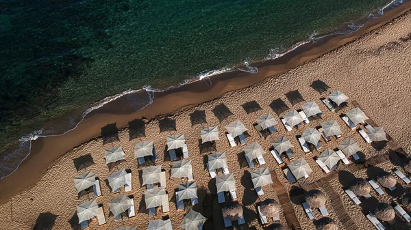 Cocktails με θέα το Ιόνιο και άρωμα Μεσσσηνίας σε ένα ιδιαίτερο beach bar