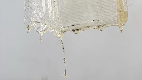 Η μητρότητα και οι λεπτές ισορροπίες ανάμεσα στη φροντίδα και την ευαλωτότητα