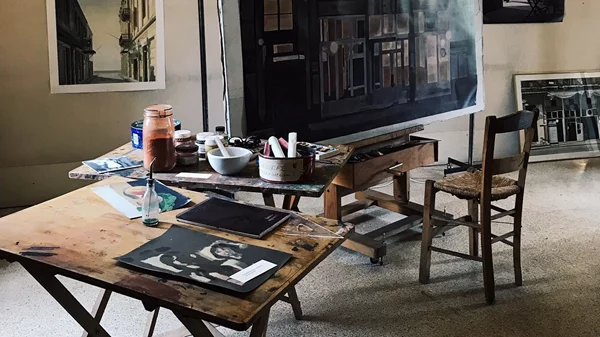 Ας εξερευνήσουμε το εργαστήριο του Γιάννη Τσαρούχη