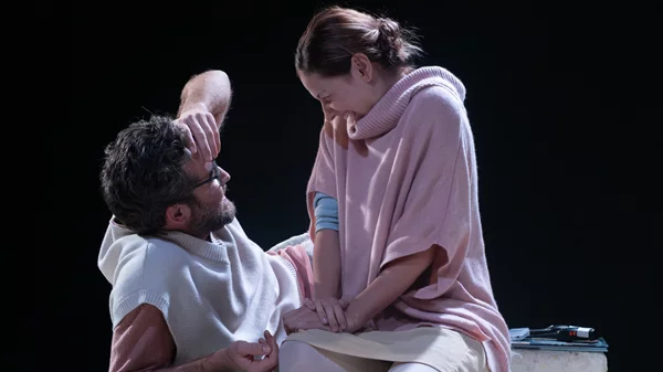 "Δωμάτιο του παιδιού": Ένα έργο που μιλά για την τραγικότητα της ύπαρξής μας στο Θέατρο του Νέου Κόσμου