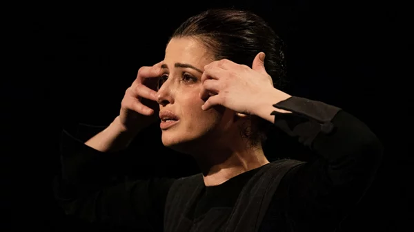 "Σέρρα - Η ψυχή του Πόντου": Τελευταίος μήνας παραστάσεων για τη Χρύσα Παπά