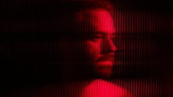 Ο Theodore παρουσιάζει το πολυαναμενόμενο άλμπουμ του "FIRE"