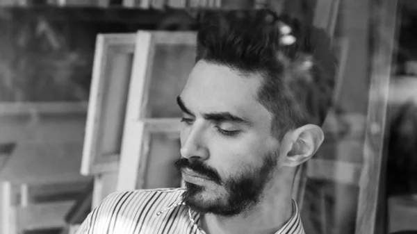 "Πώς καταλήξαμε μαζί;": Ένα ψυχολόγος συζητά για τις σχέσεις στον Ιανό