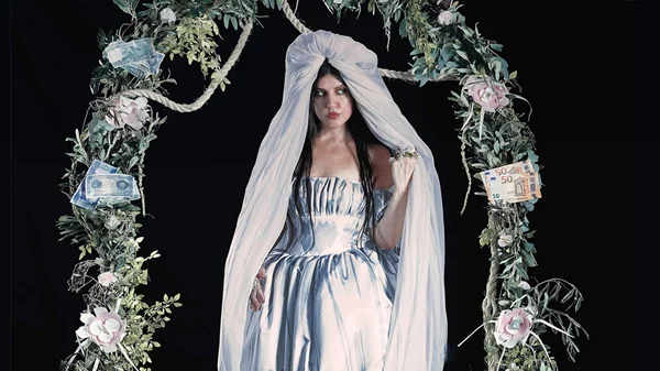 "Krista Papista​​​​​​​ – Lyrics": Η μουσική παραγωγός παρουσιάζει το πρώτο της βιβλίο