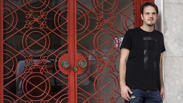 Ο σκηνοθέτης Γιώργος Κατσιφής στο "Τάπ Άουτ": Τι βρήκε, τι κράτησε, τι είδε