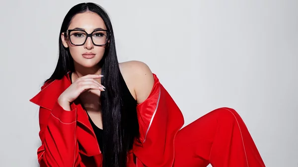 Η Κλαυδία ξεσηκώνει και το κοινό της Αθήνας