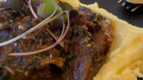 Πού θα φας το νοστιμότερο κερκυραϊκό σοφρίτο στην Αθήνα;