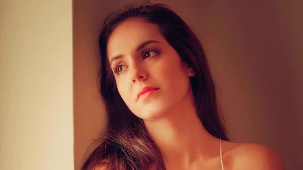 Η ανερχόμενη ηθοποιός Ισιδώρα Δωροπούλου αυτοσυστήνεται