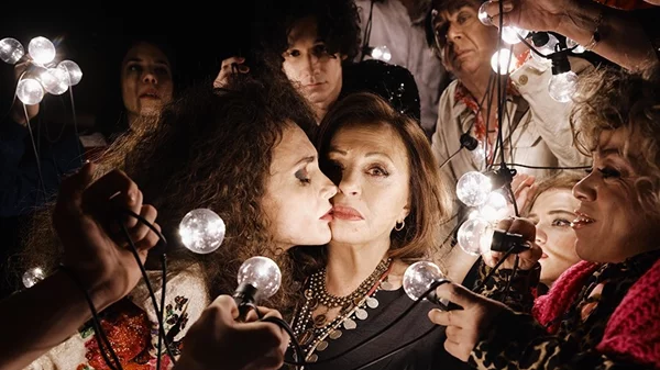 "Μια νύχτα στην Επίδαυρο": Πρώτες φωτογραφίες από την νέα παράσταση του Νίκου Καραθάνου