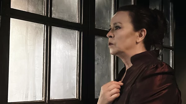 Αναστασία Παπαστάθη: "Βρικόλακες είναι όλα όσα κρατούν τις κοινωνίες μας διαιρεμένες και καθιστούν τον άνθρωπο ανασφαλή"