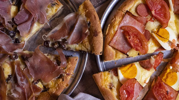 Η old school πίτσα της Νέας Σμύρνης που έχει πιστούς οπαδούς