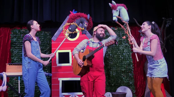 Ραντεβού στις Μορφές Έκφρασης με τρεις παραστάσεις για τους μικρούς θεατές