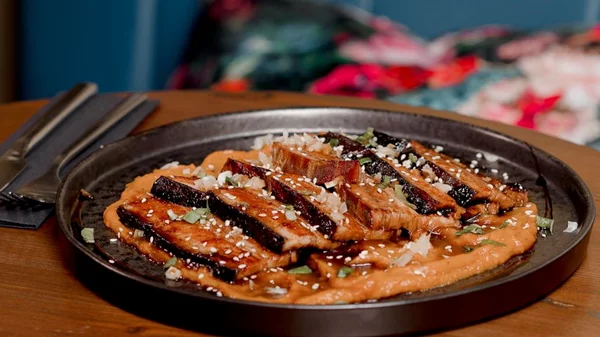 "BellBoy" με ανανεωμένο bar food και κοκτέιλ