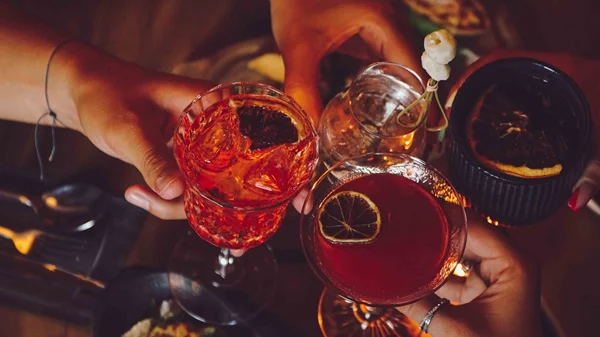 Το "Nikkei" σβήνει 8 κεράκια