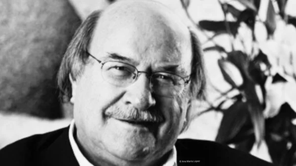 Αποχαιρετάμε τον αντισυμβατικό συγγραφέα Αντόνιο Σκάρμετα