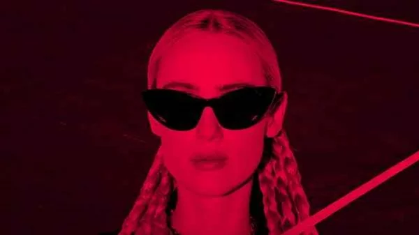 Η Stella Bossi φέρνει αέρα Βερολίνου στο "Bolivar"