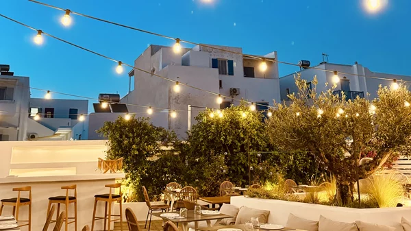 'Tarragon': Θανάσης Βασίλαινας και Ρενάτο Μεκόλι σε κυκλαδίτικο τερέν