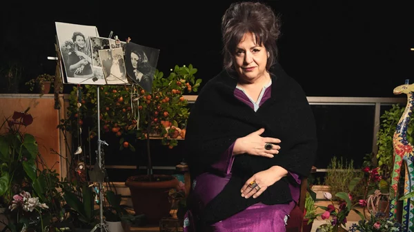 Η Ελένη Κοκκίδου ενσαρκώνει τη μεγάλη τραγουδίστρια Φλέρυ Νταντωνάκη